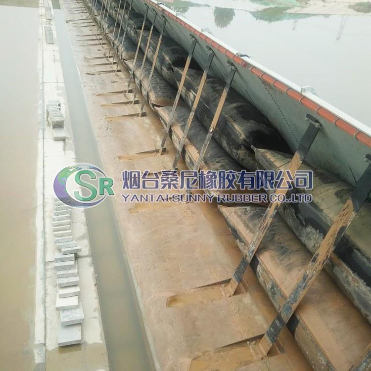 pneumatic spillway gate